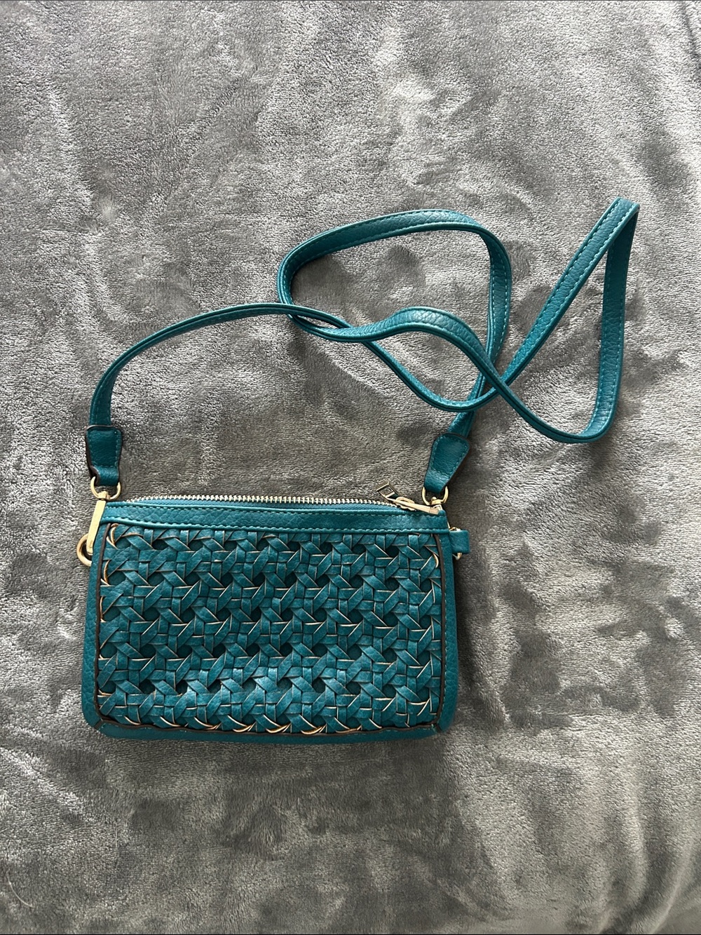 NWOT Street Level Teal Woven Crossbody Bag with Gold Hardware